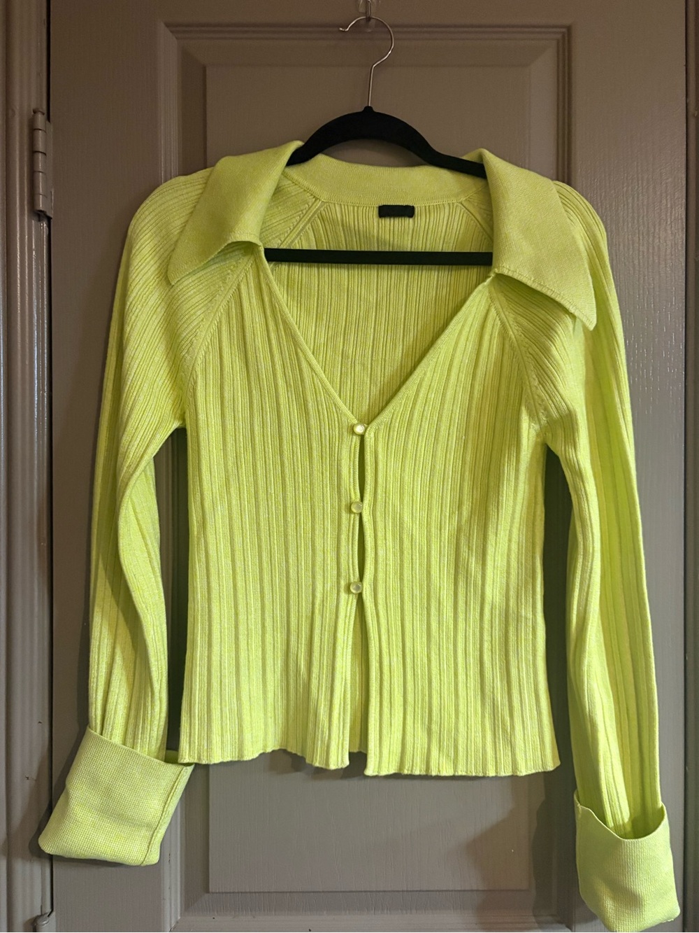 NBD Women's green Ribbed V-Neck Button-Front Sweater